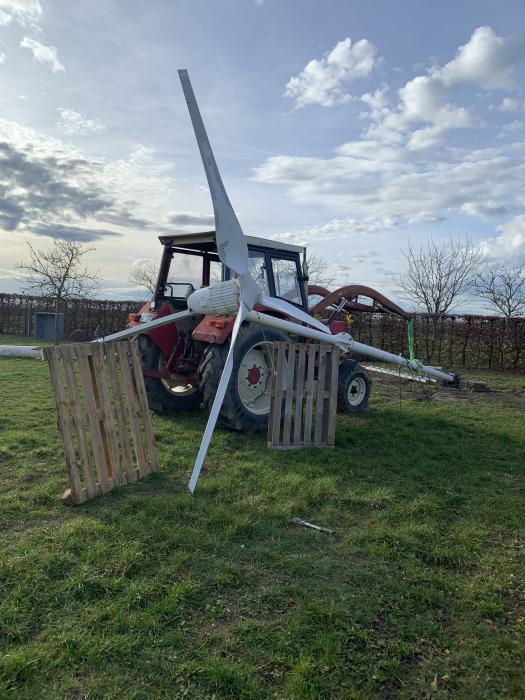 umgelegt sieht man die Größe des Rotors besser beim Aufbau