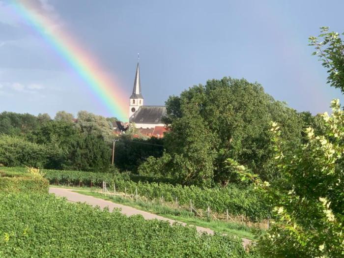 Regenbogen-Kirche Regenbogen-Kirche